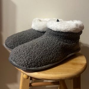 Gray and white boucle and faux fur plush bootie slippers NWT